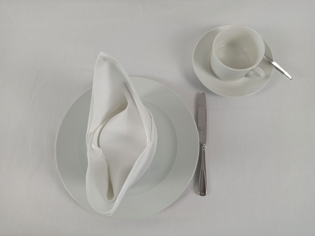 Einfaches Frühstücksgedeck