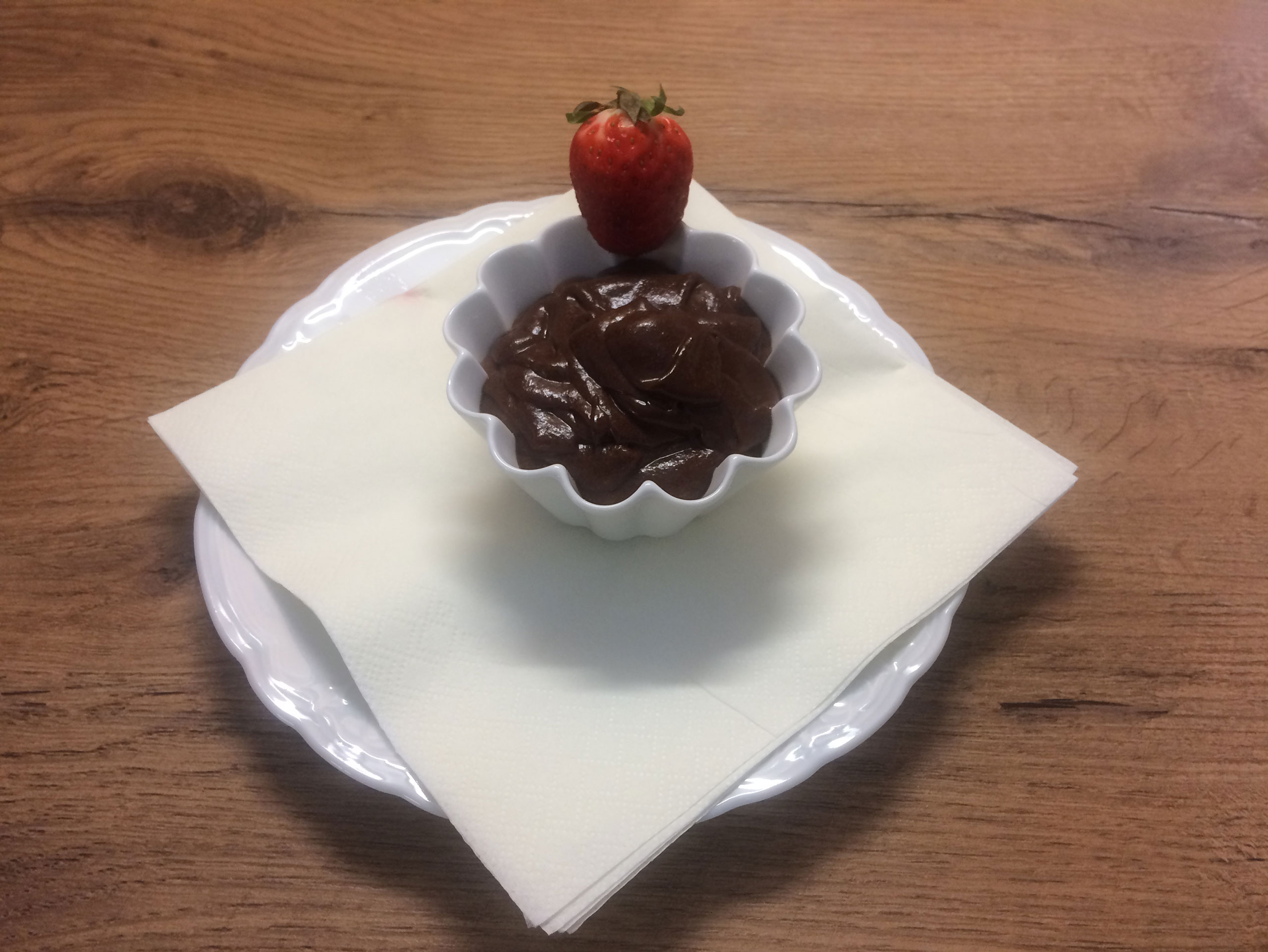 Cremige und schokoladige Mousse au Chocolat